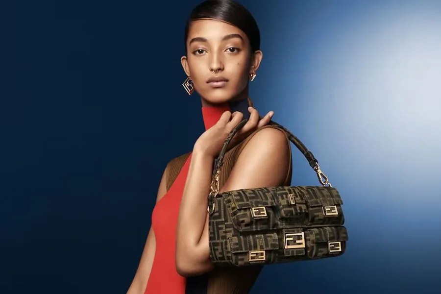 A Journey to Paradise:Isabella’s Hawaiian Escape with Her Fendi Bag